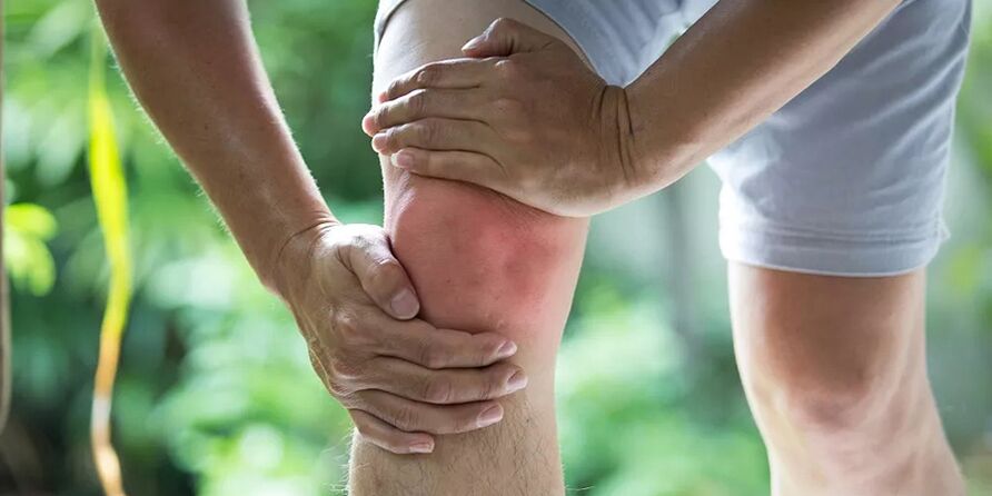 Severe pain during physical activity due to knee arthritis